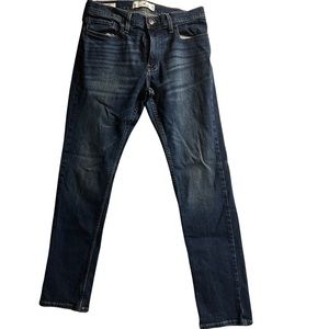 Women’s Hollister Skinny fit size 31x32 like new